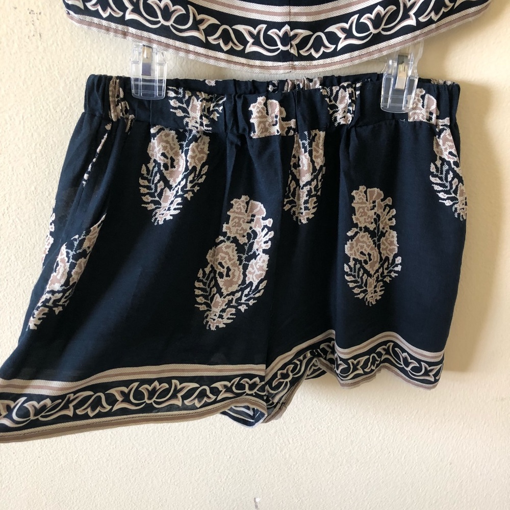 Bottoms to a beautiful set!